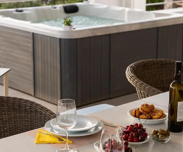 Panos Sunset View וילה *